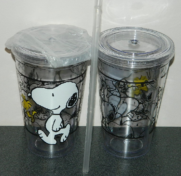 Peanuts Snoopy Walking 16 oz. Illustrated Plastic Travel Cup w/Straw
